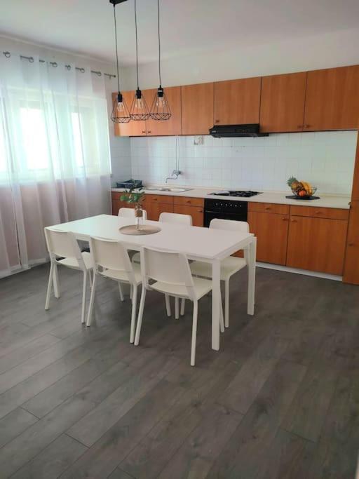 Apartment Dora-100M From The Central Beach Makarska Eksteriør billede