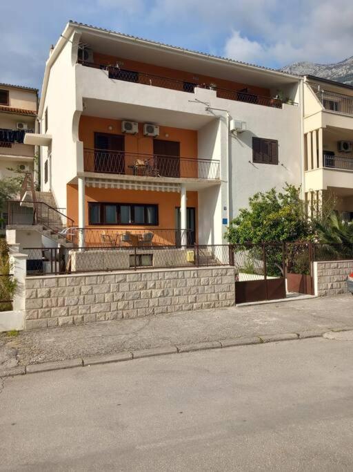 Apartment Dora-100M From The Central Beach Makarska Eksteriør billede