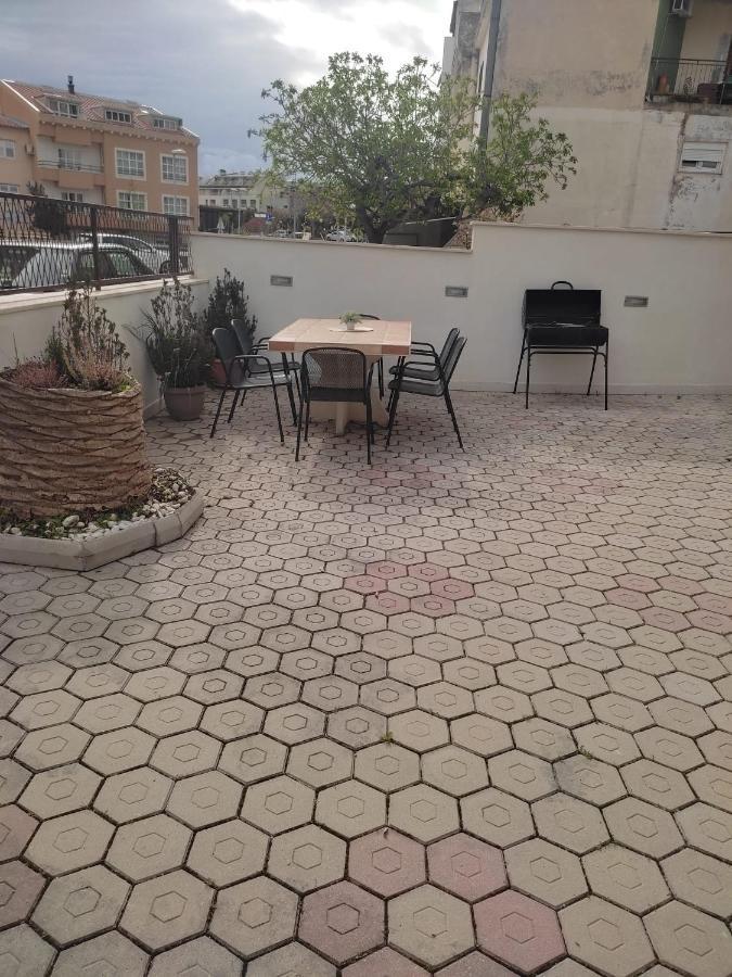 Apartment Dora-100M From The Central Beach Makarska Eksteriør billede